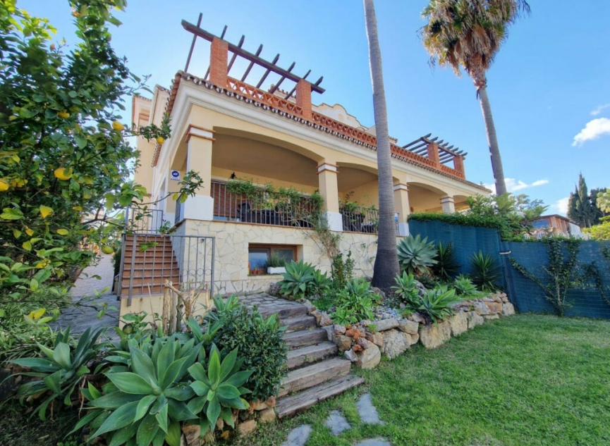 Resale - House -
Marbella