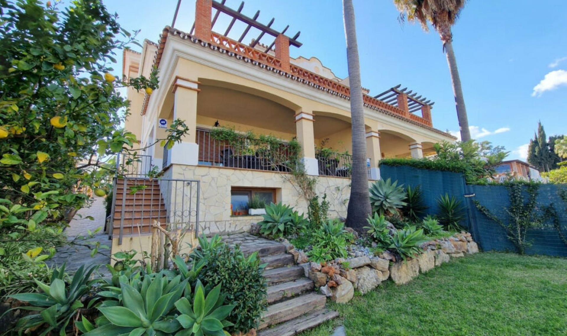 Resale - House -
Marbella