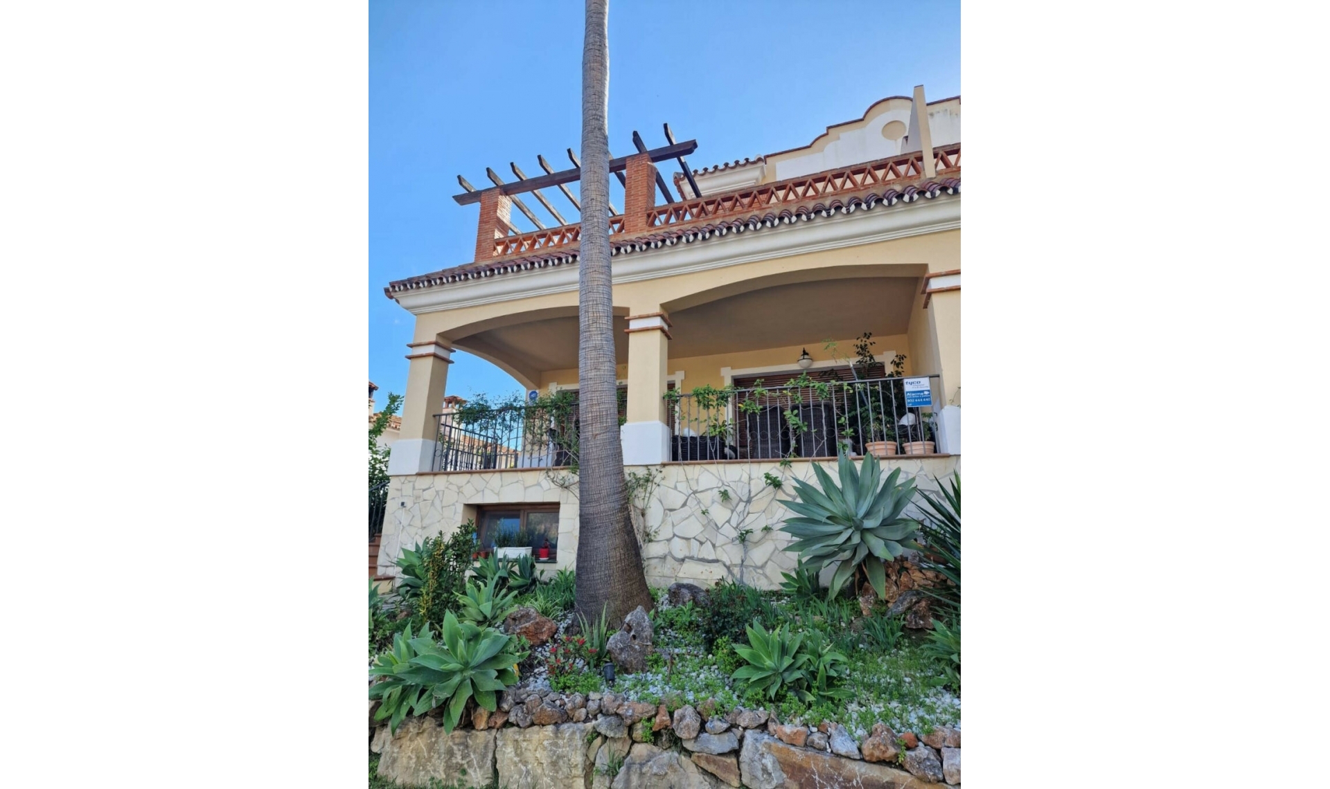 Resale - House -
Marbella