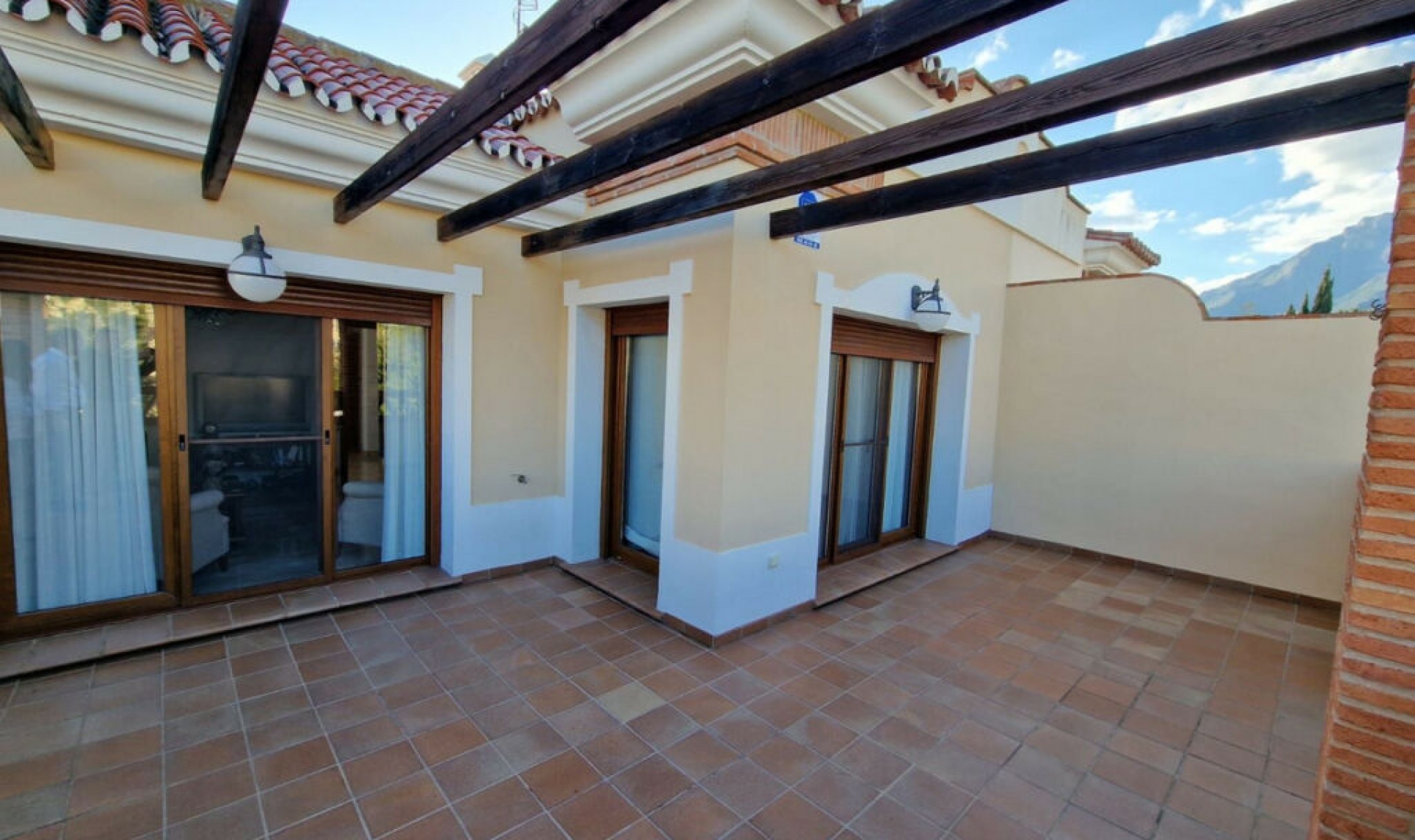Resale - House -
Marbella