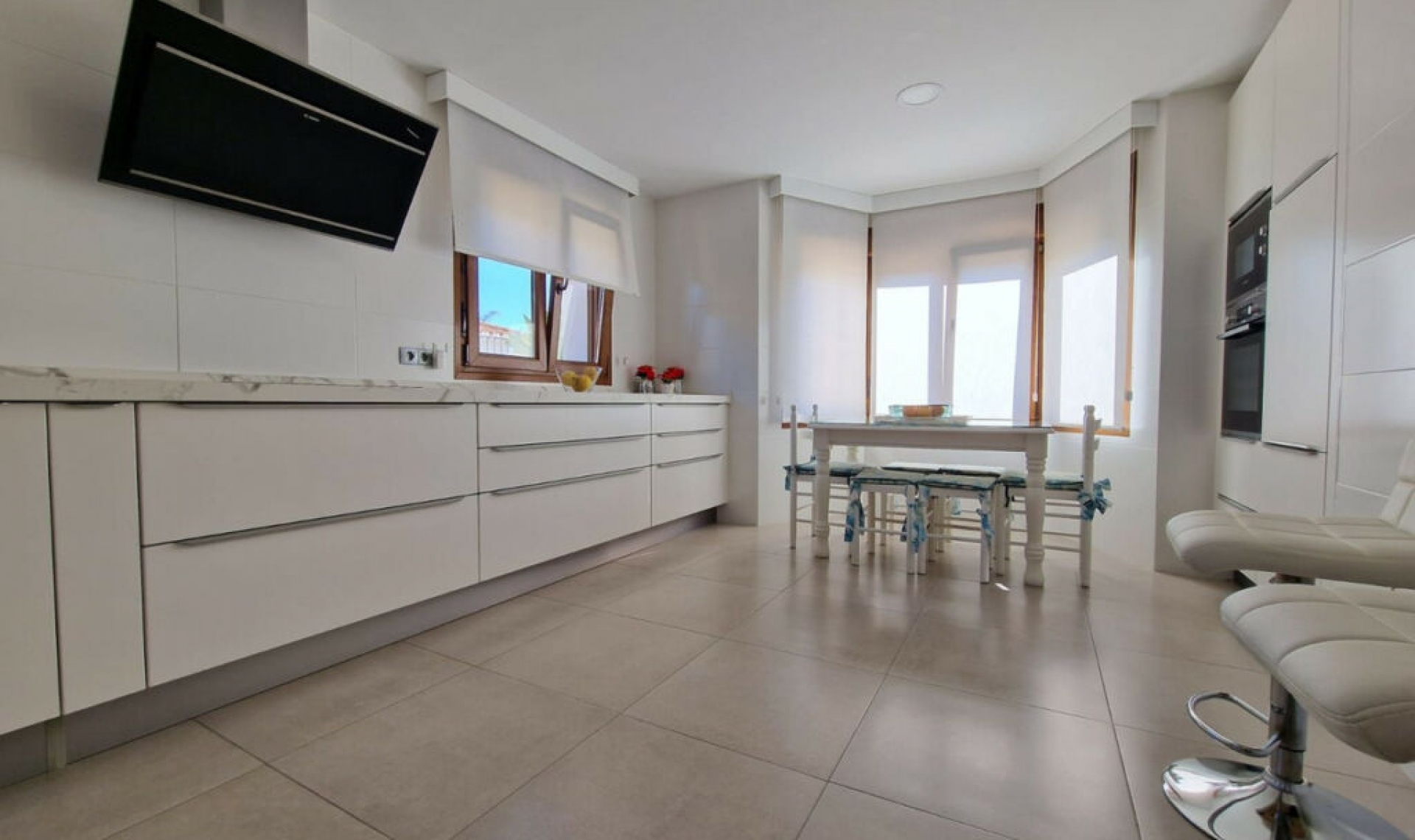 Resale - House -
Marbella