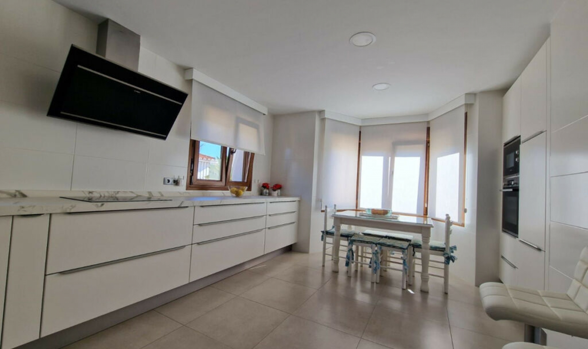 Resale - House -
Marbella
