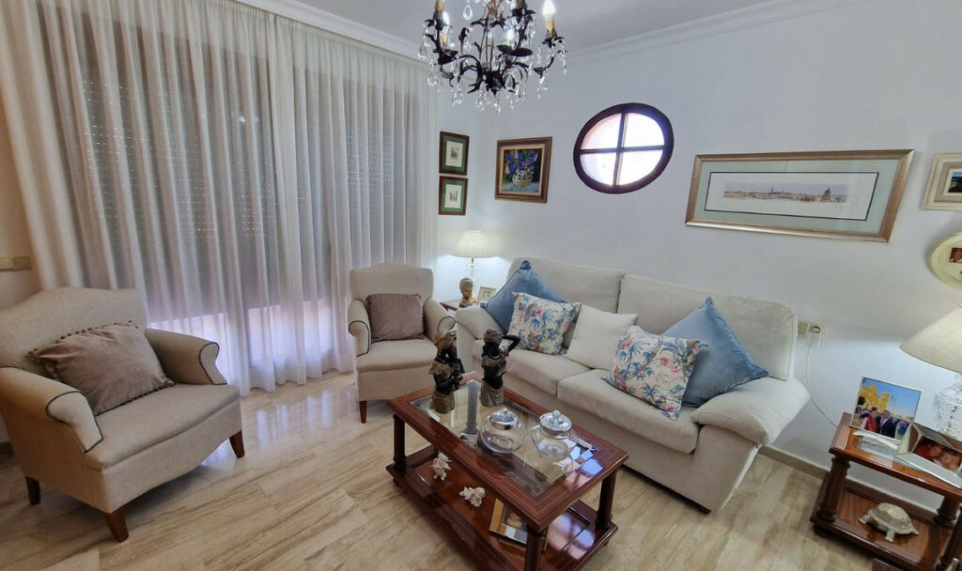Resale - House -
Marbella