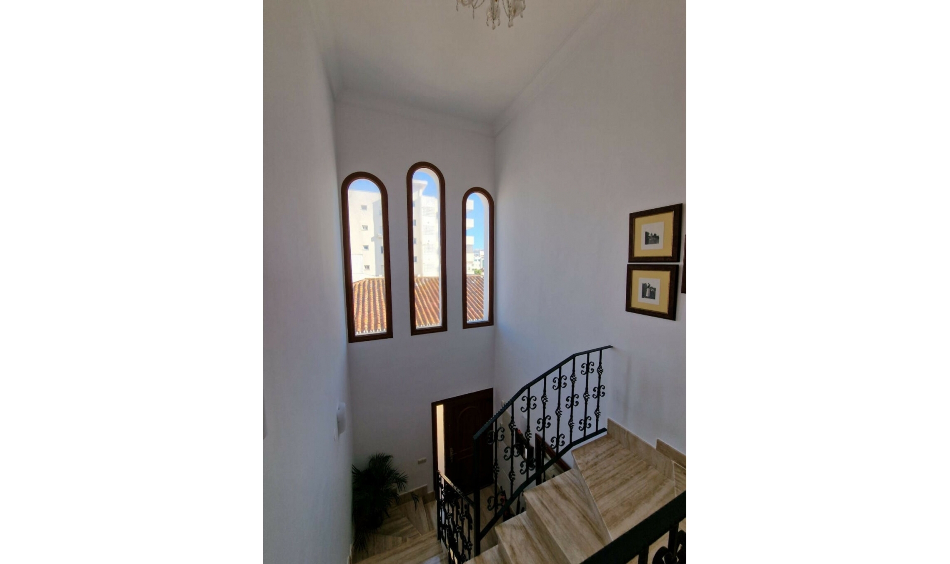 Resale - House -
Marbella