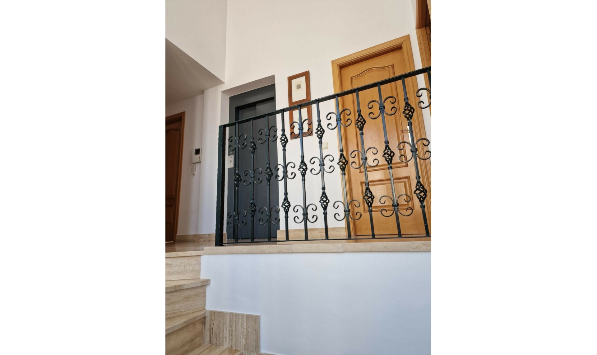 Resale - House -
Marbella