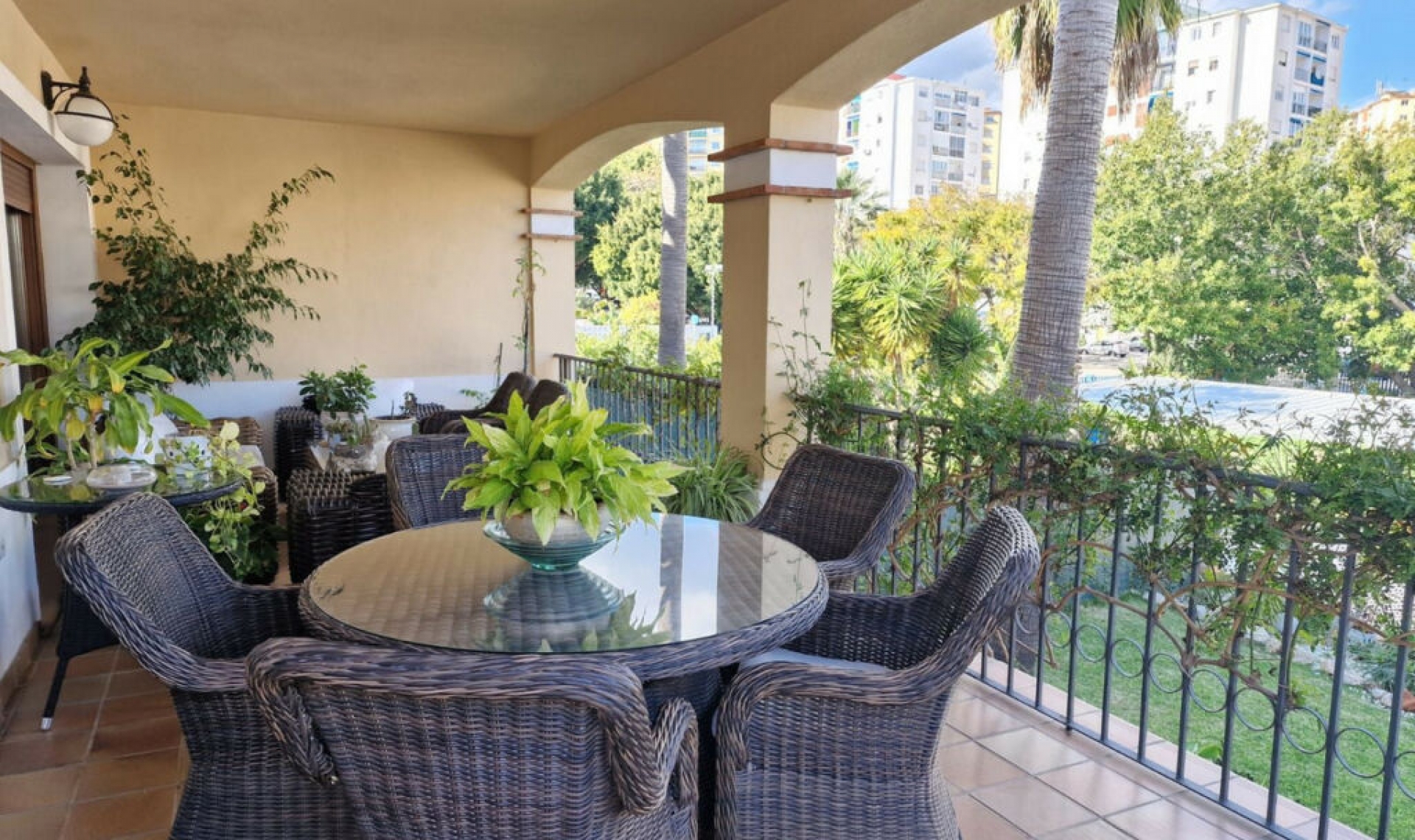 Resale - House -
Marbella