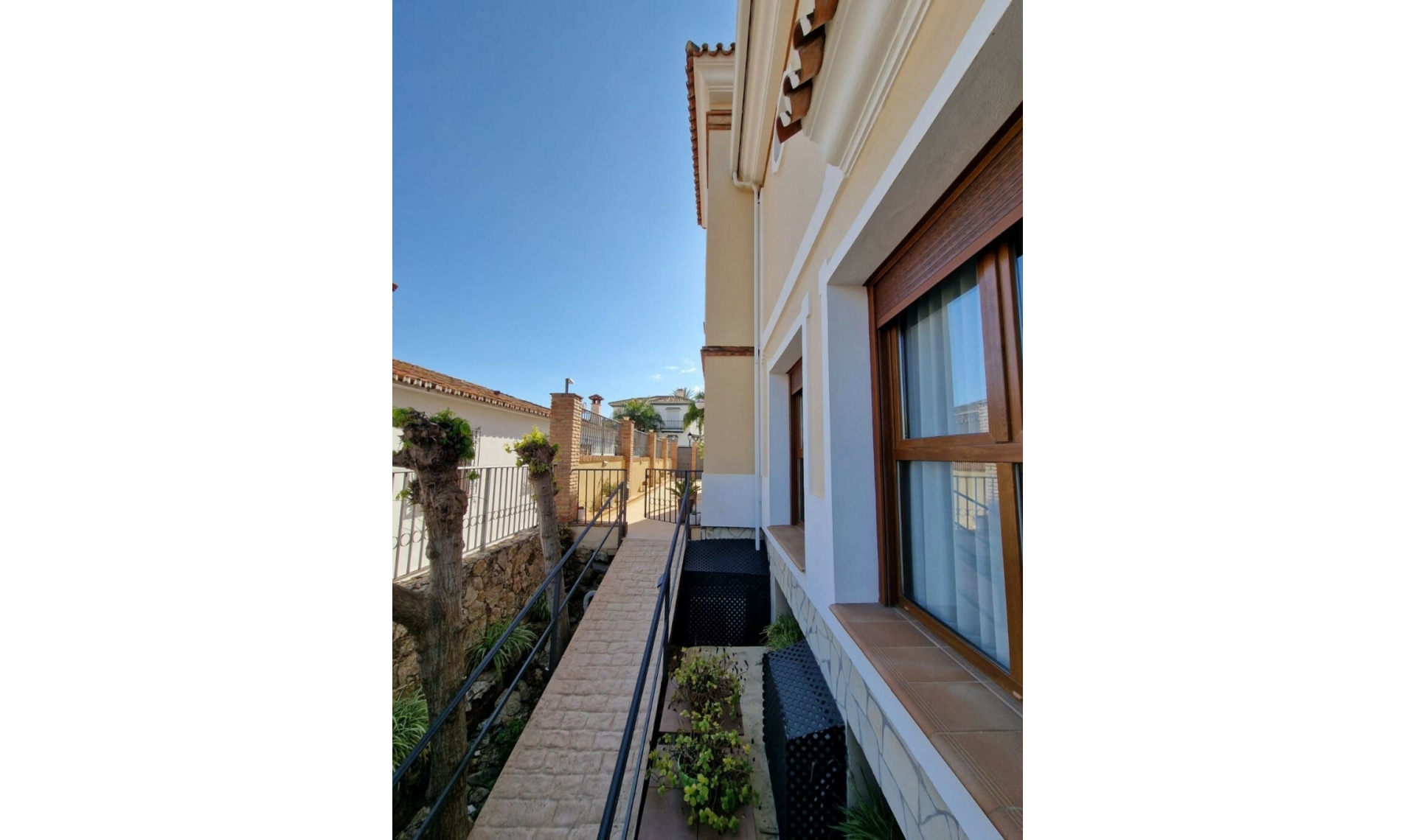 Resale - House -
Marbella