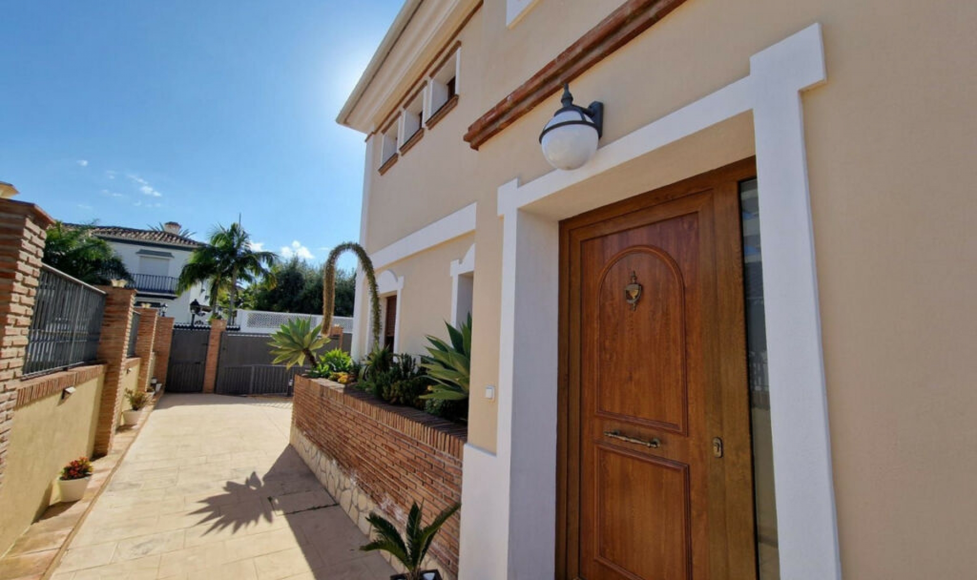 Resale - House -
Marbella