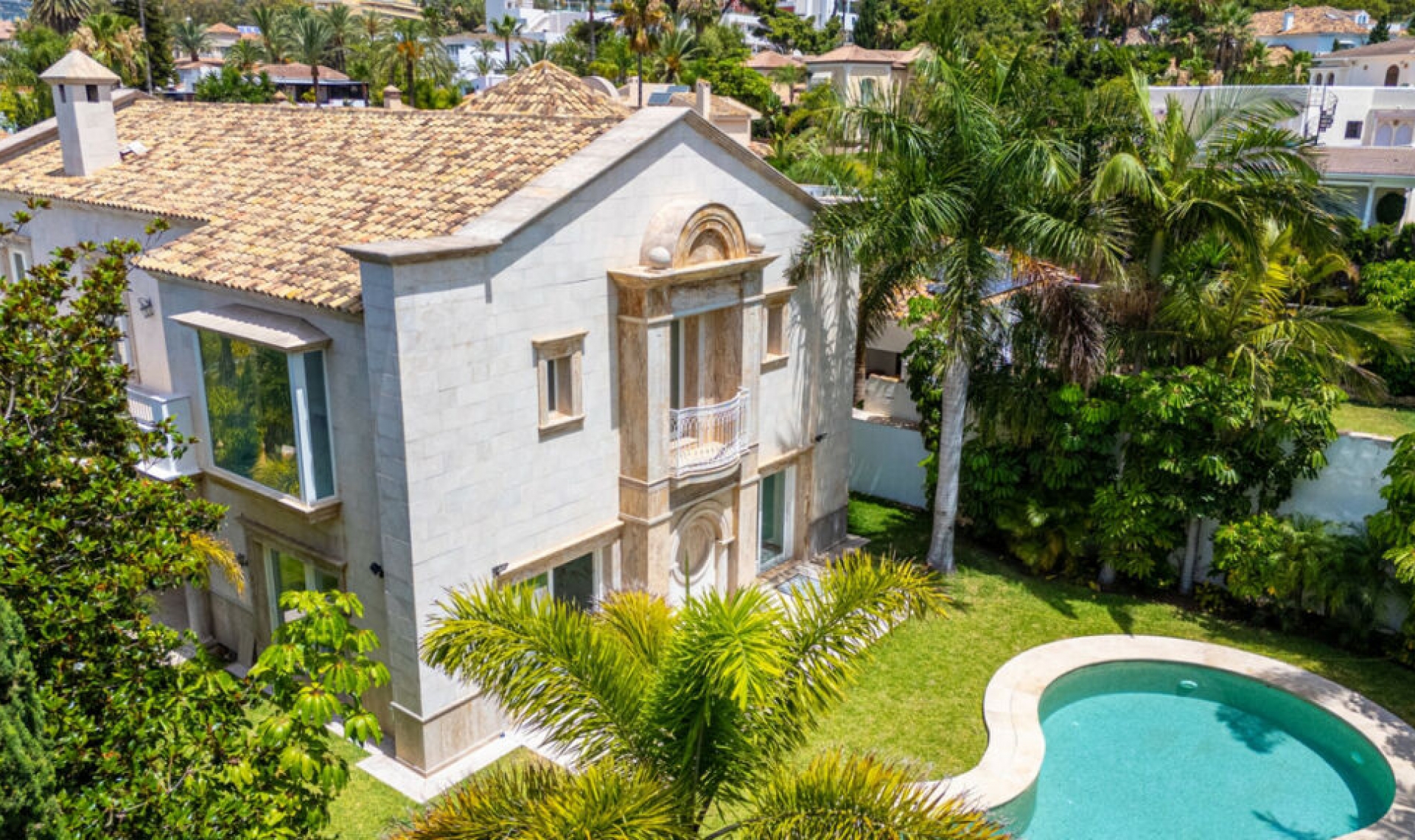 Resale - House -
Marbella