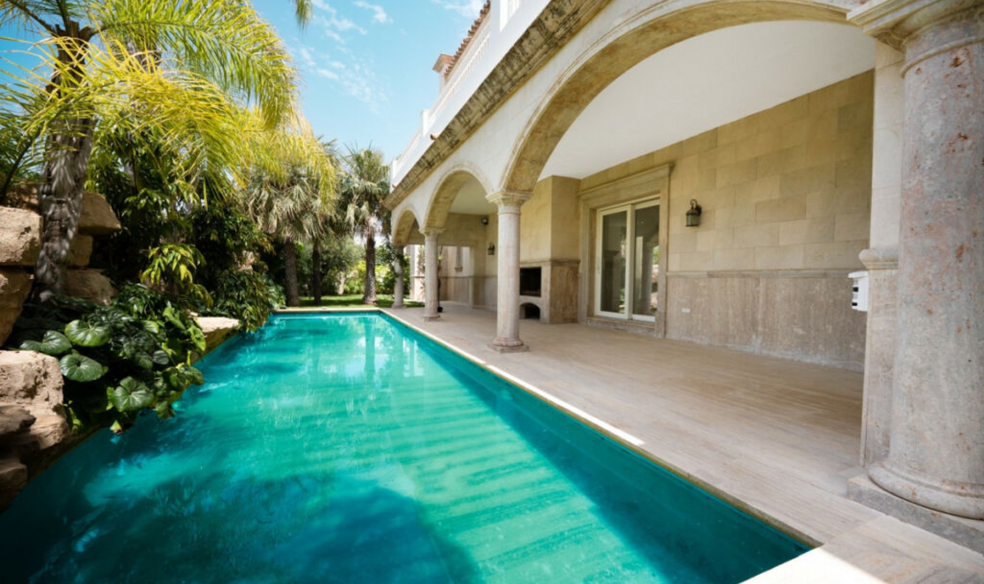 Resale - House -
Marbella