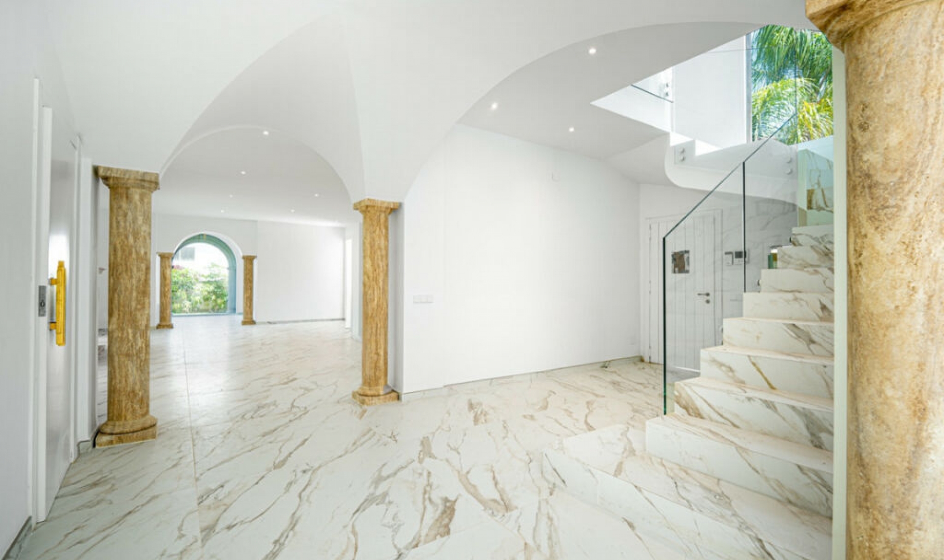 Resale - House -
Marbella