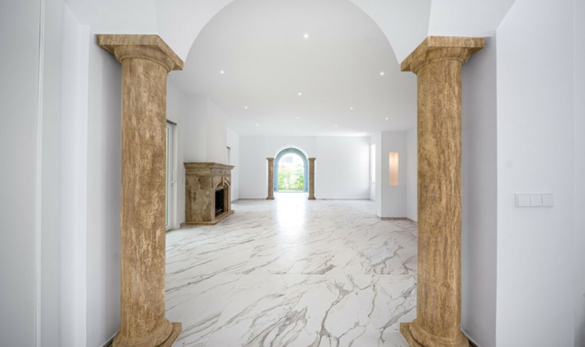 Resale - House -
Marbella