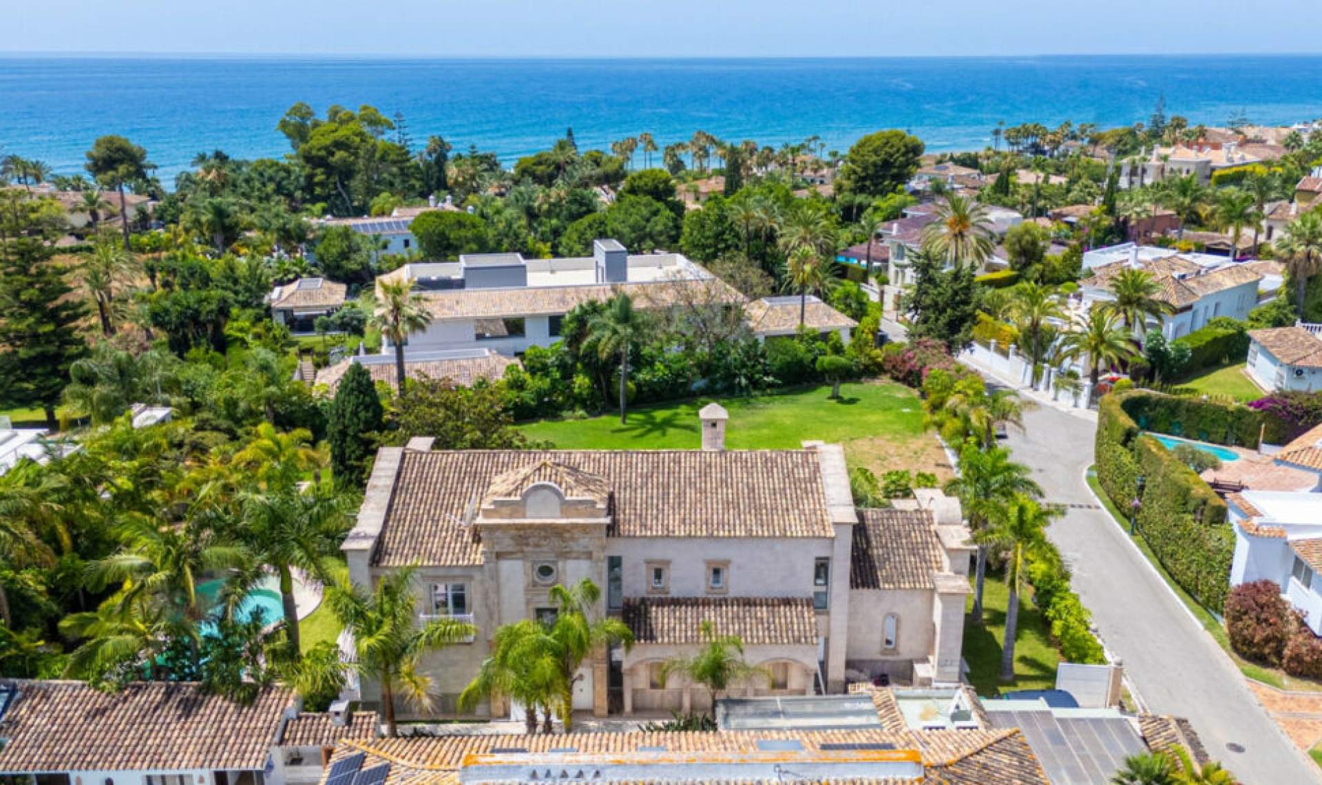 Resale - House -
Marbella