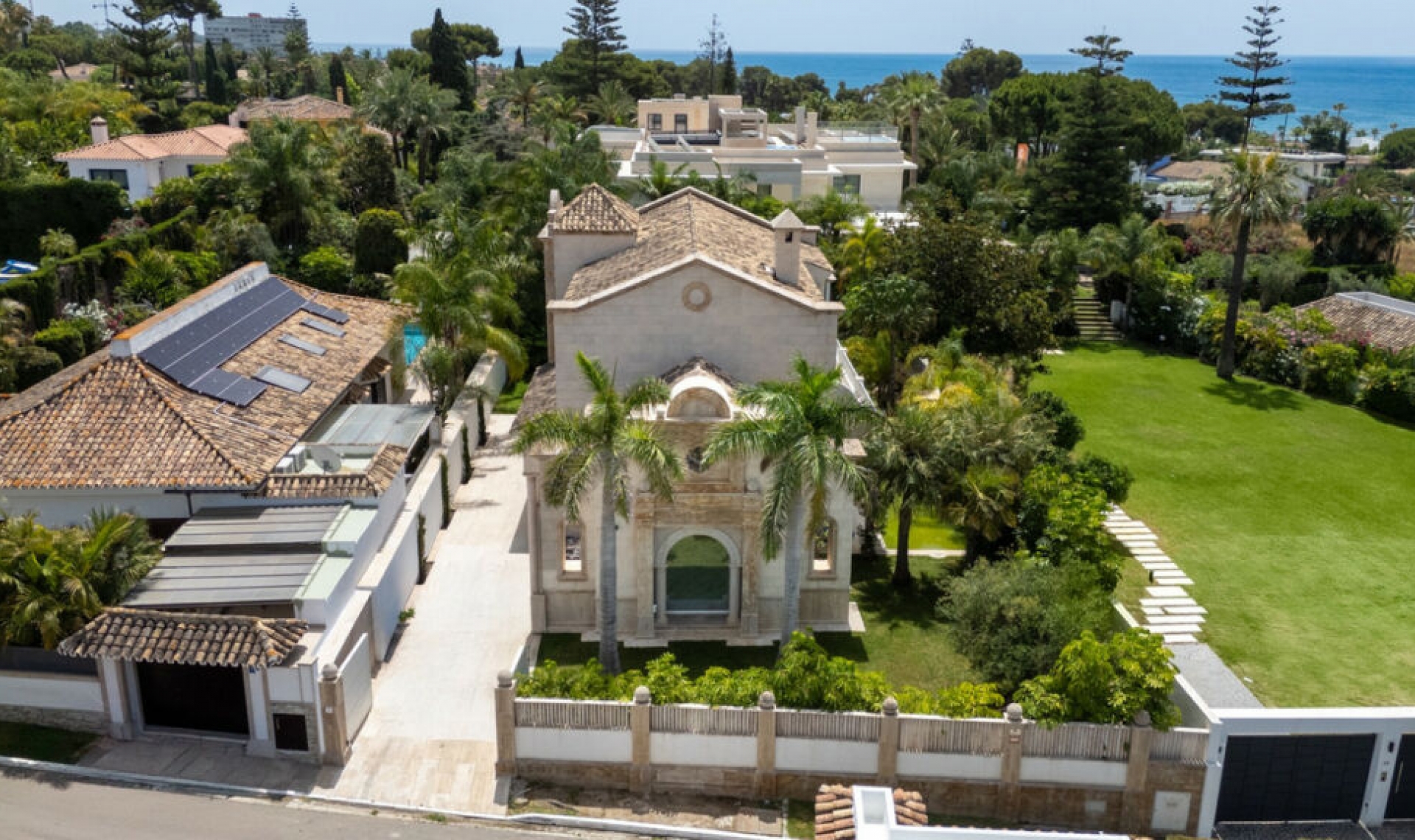 Resale - House -
Marbella