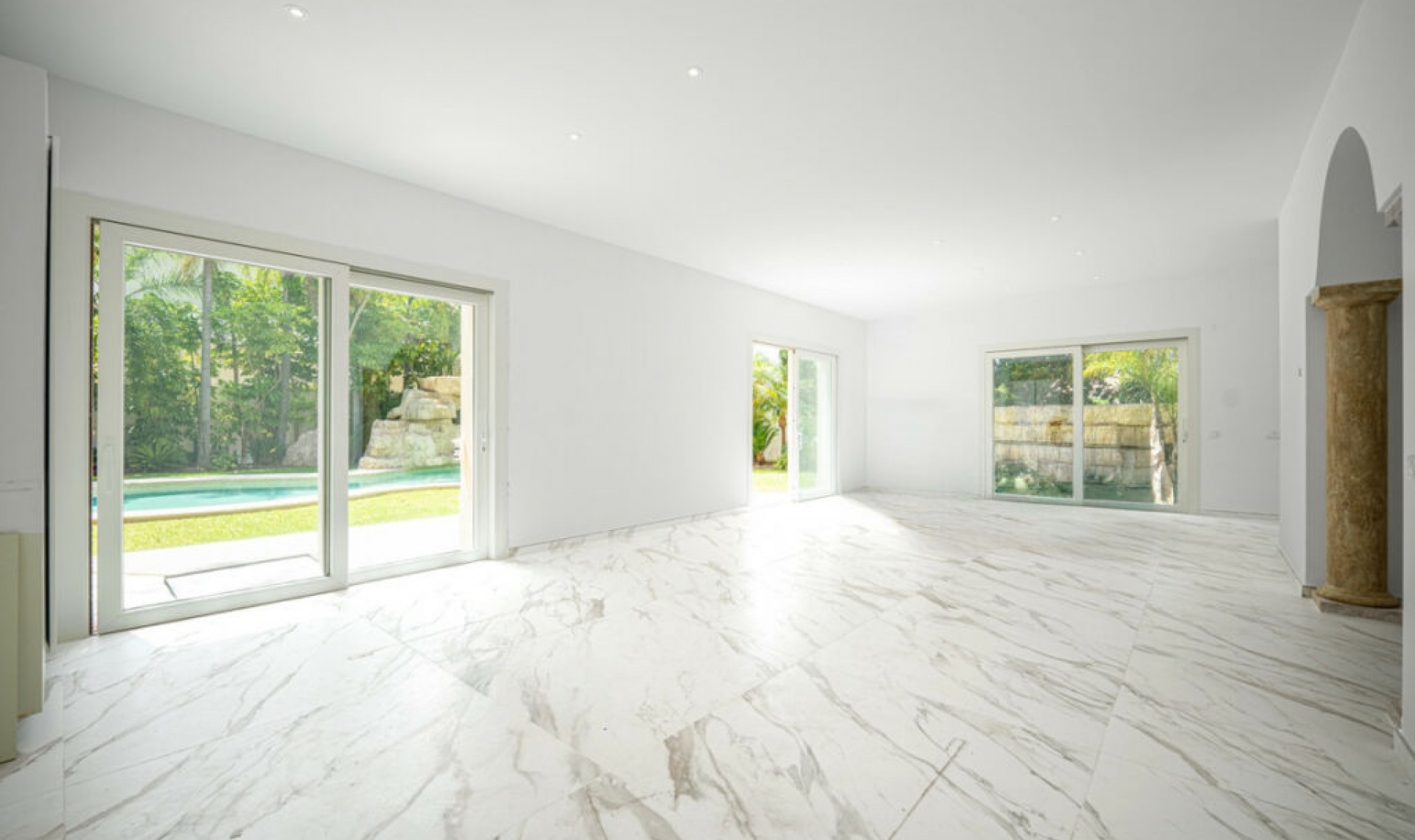 Resale - House -
Marbella