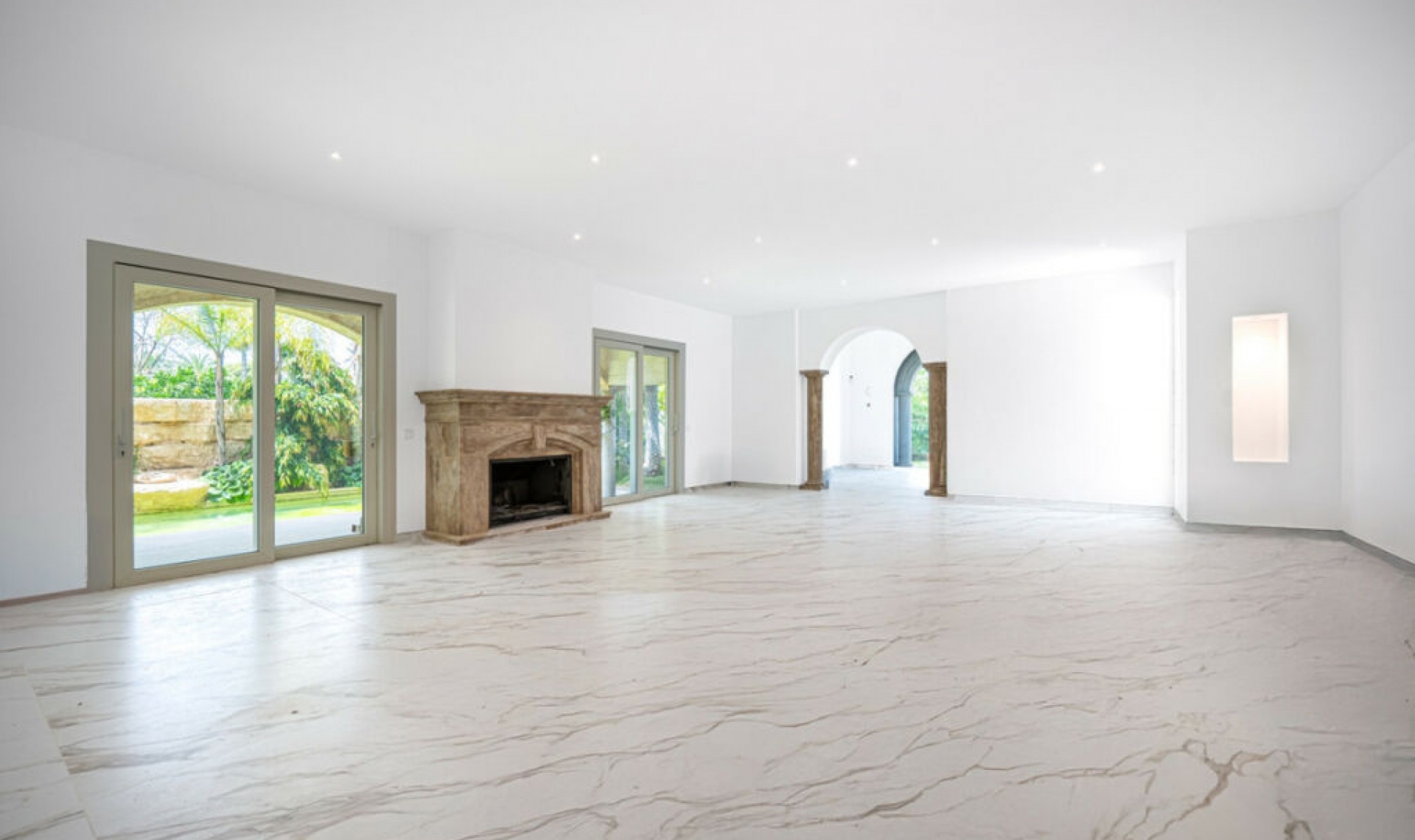 Resale - House -
Marbella