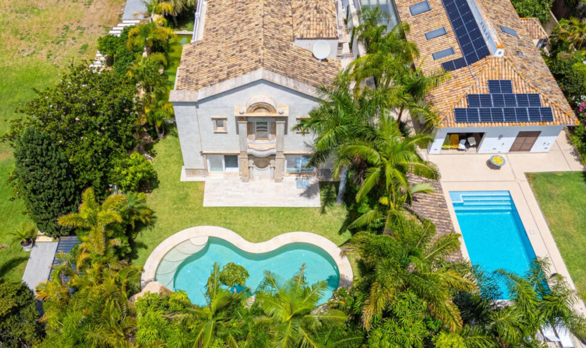 Resale - House -
Marbella