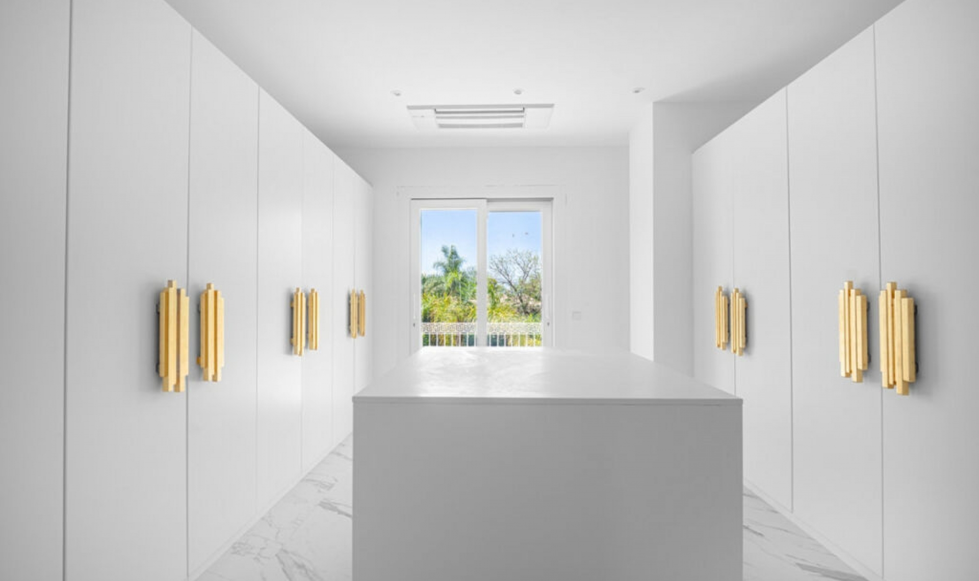 Resale - House -
Marbella