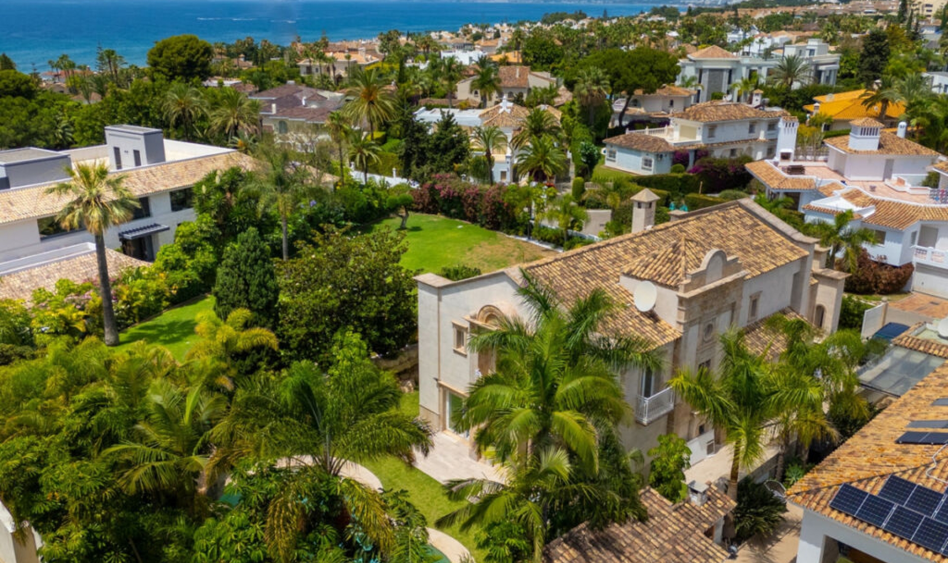 Resale - House -
Marbella