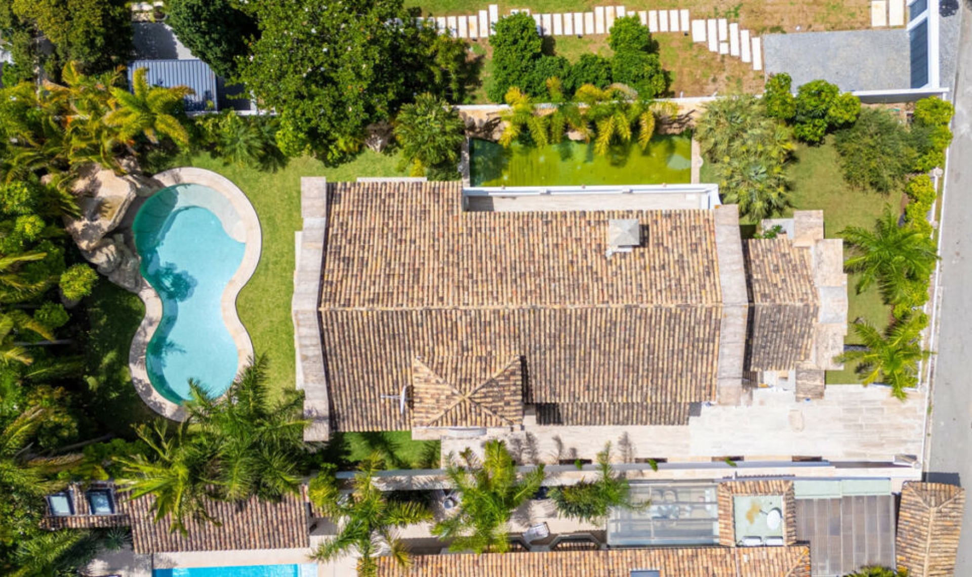 Resale - House -
Marbella