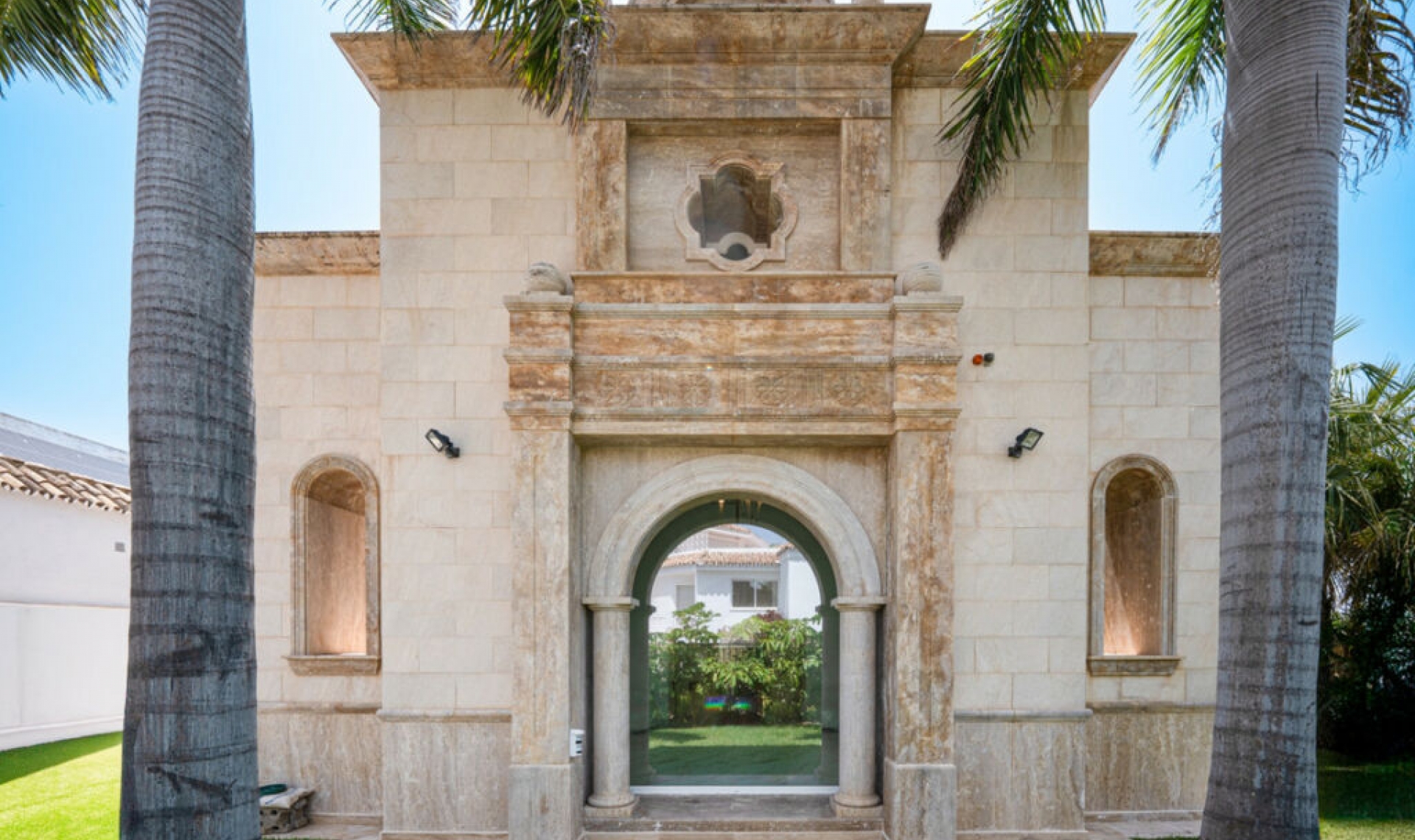 Resale - House -
Marbella