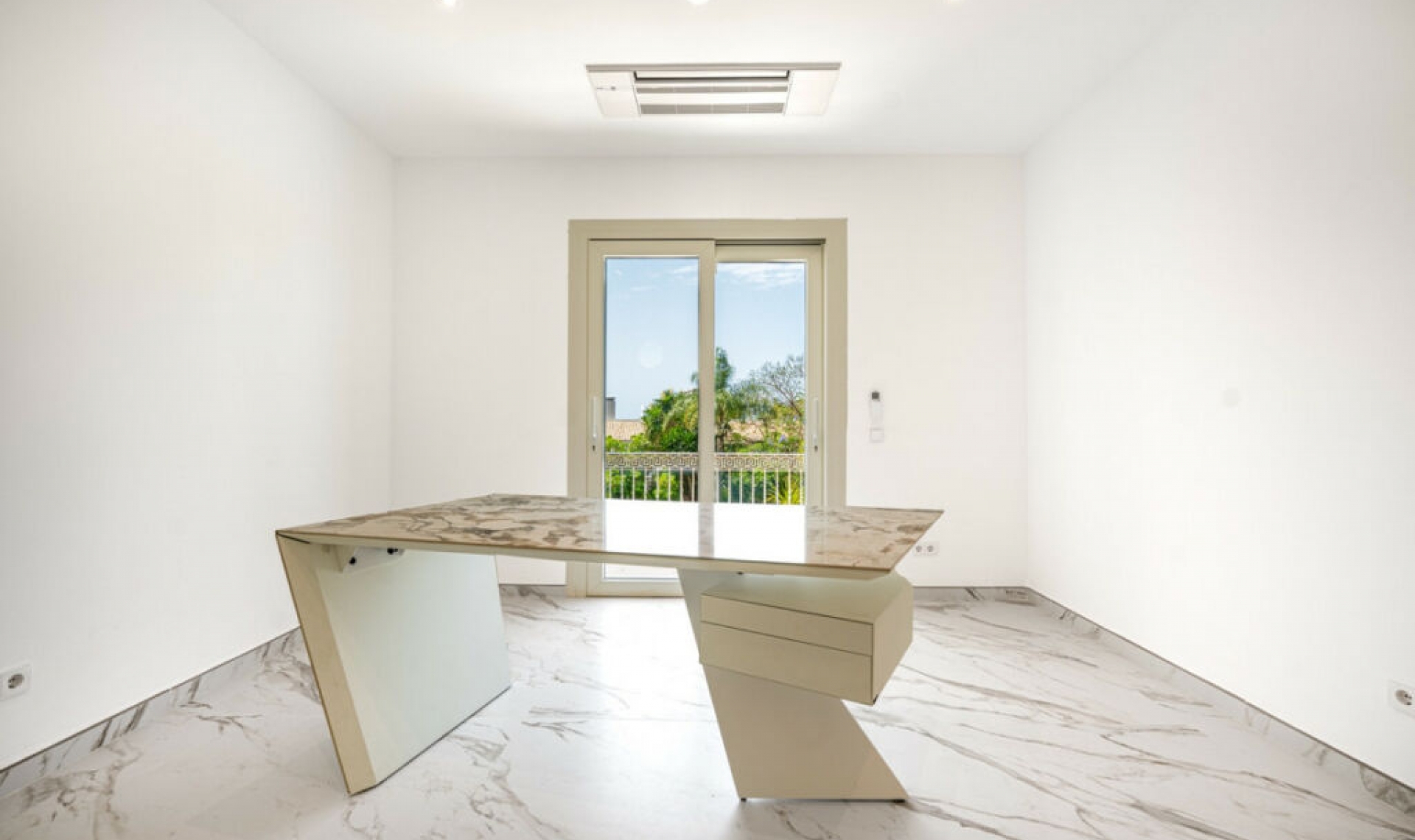 Resale - House -
Marbella