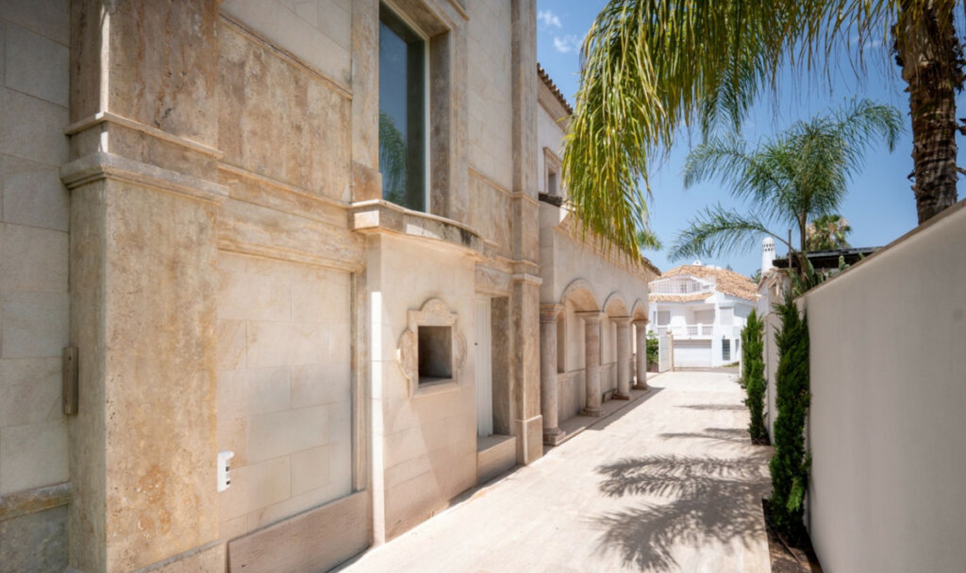 Resale - House -
Marbella