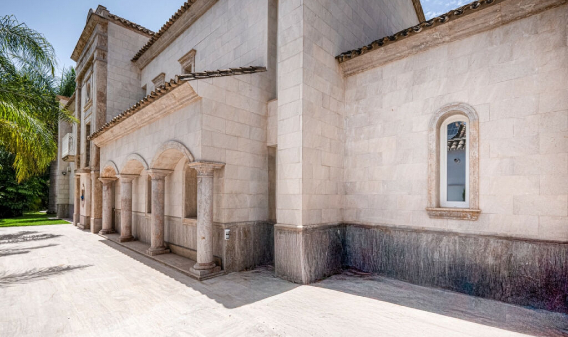 Resale - House -
Marbella