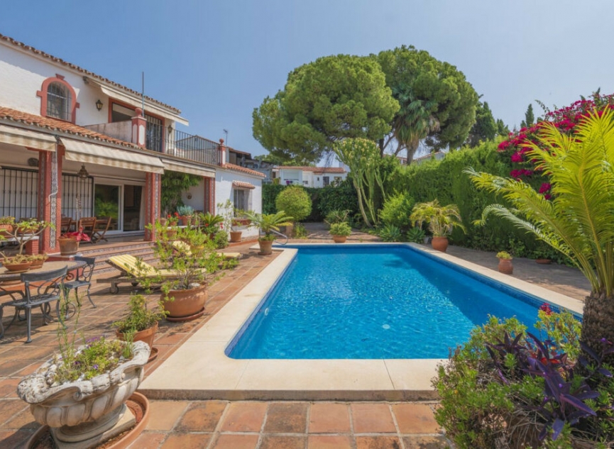 Resale - House -
Marbella