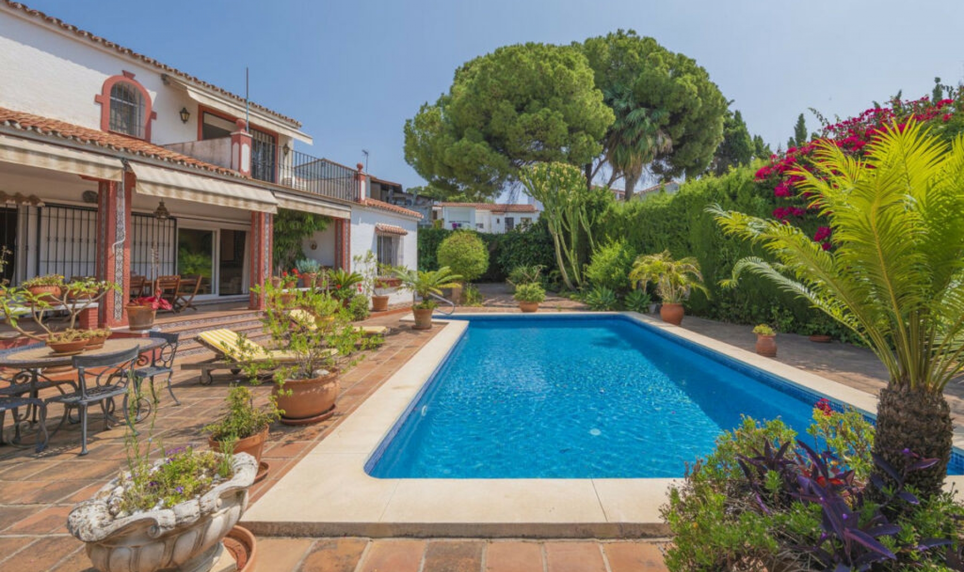 Resale - House -
Marbella