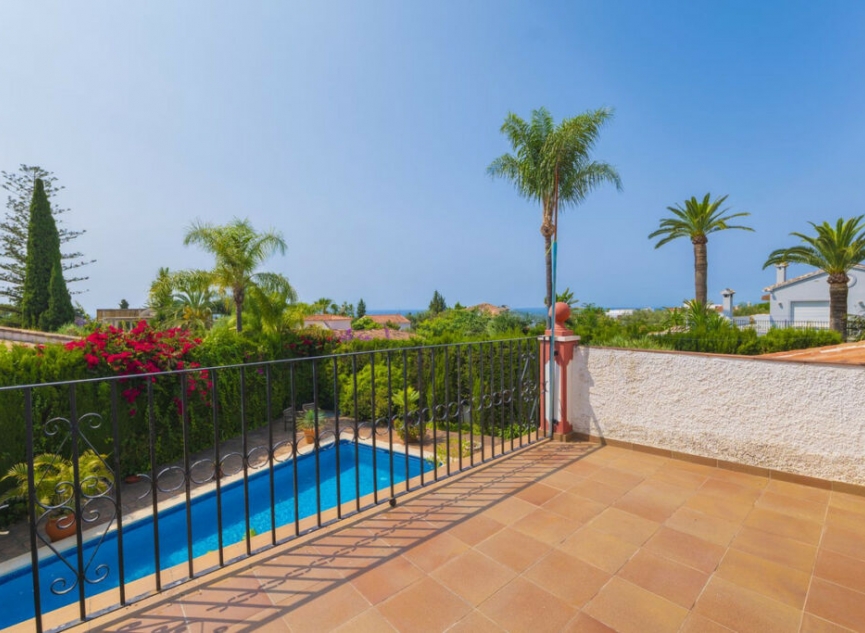 Resale - House -
Marbella