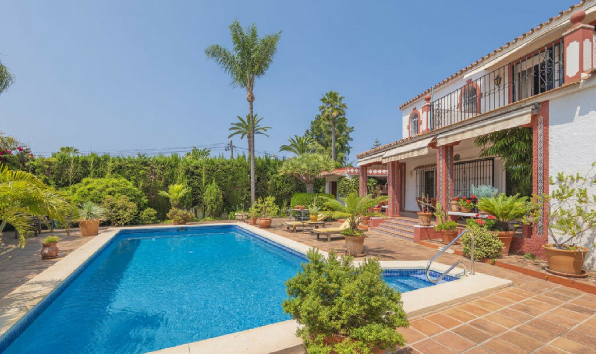 Resale - House -
Marbella