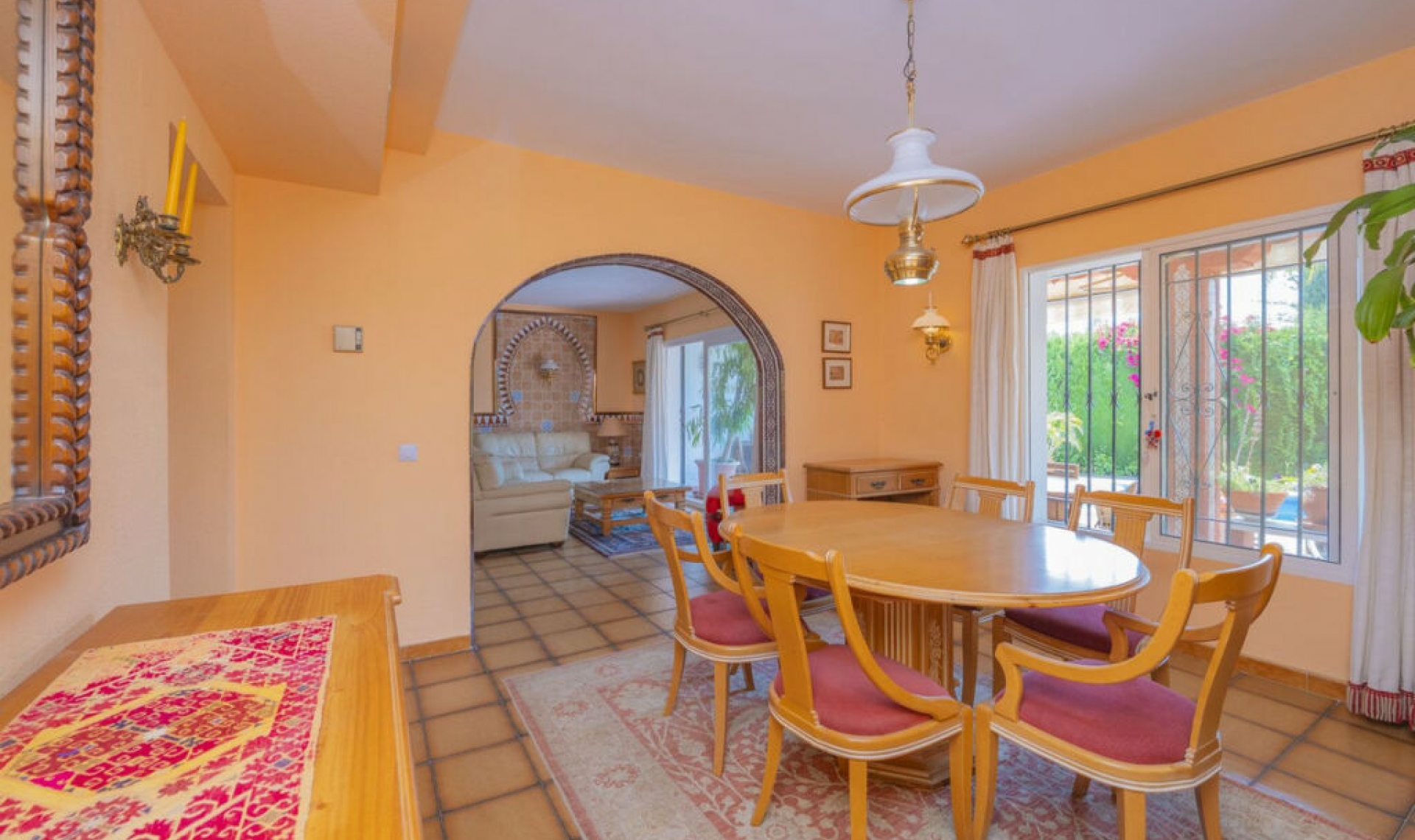 Resale - House -
Marbella