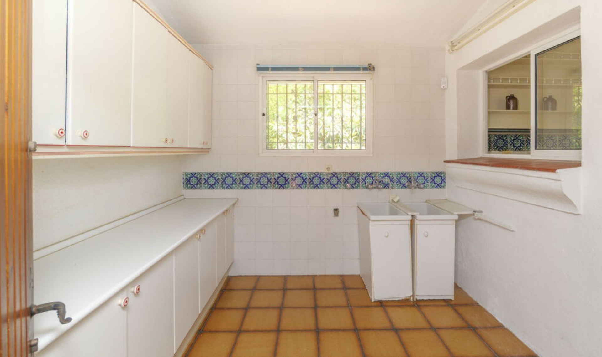 Resale - House -
Marbella