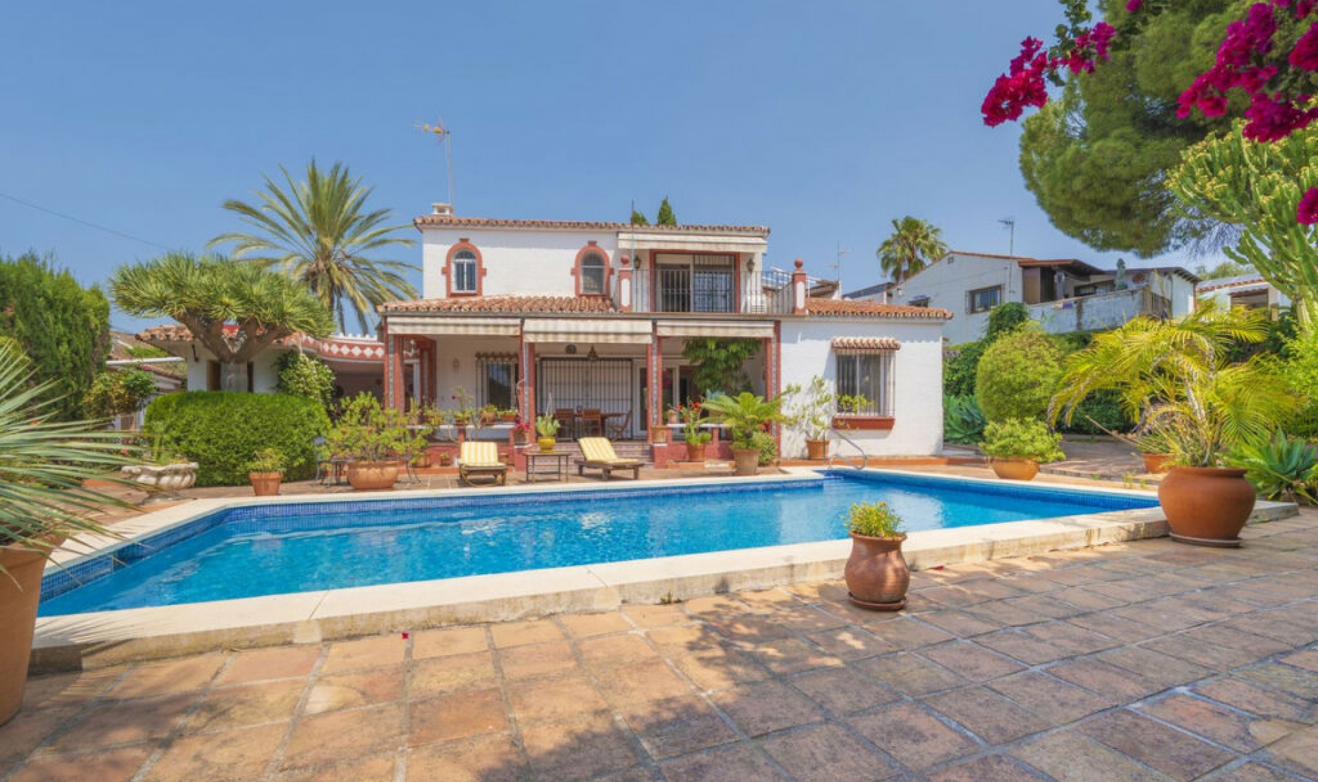 Resale - House -
Marbella