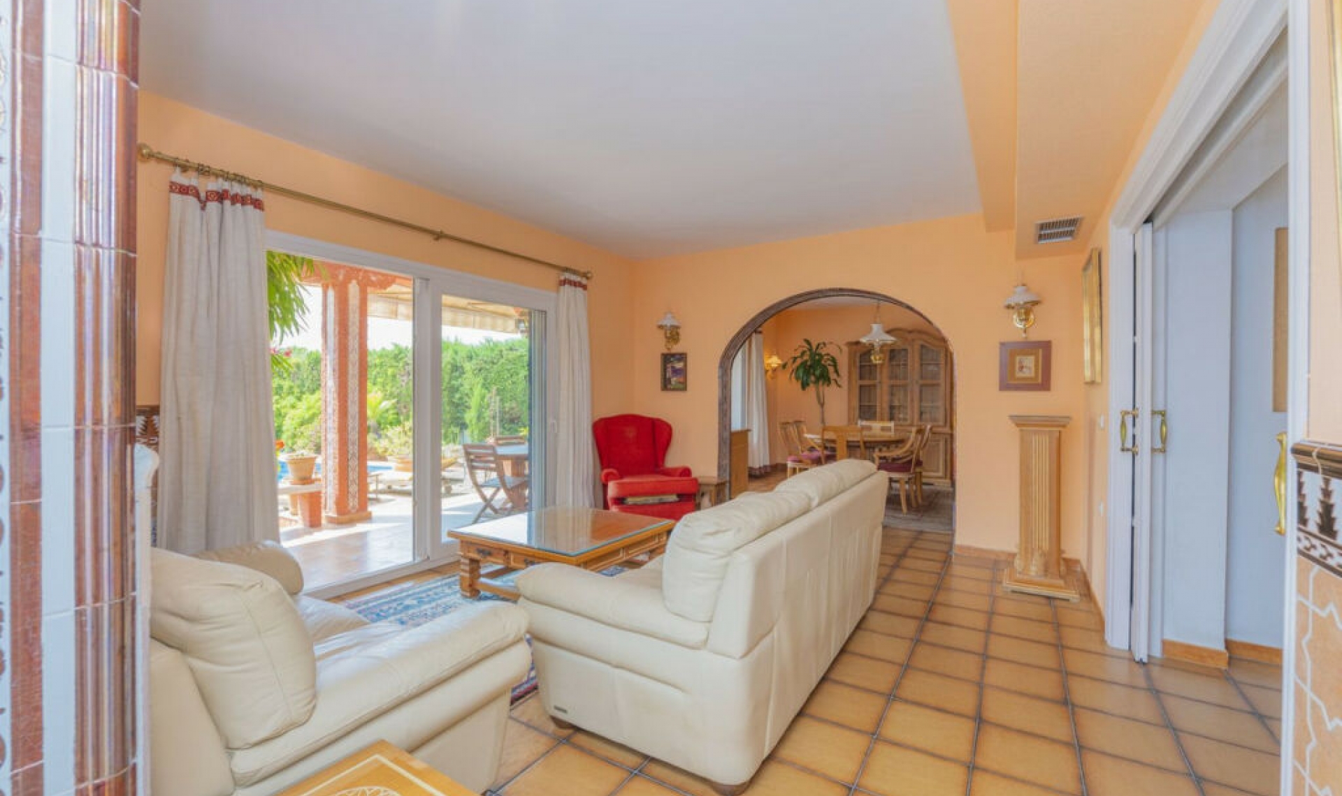 Resale - House -
Marbella