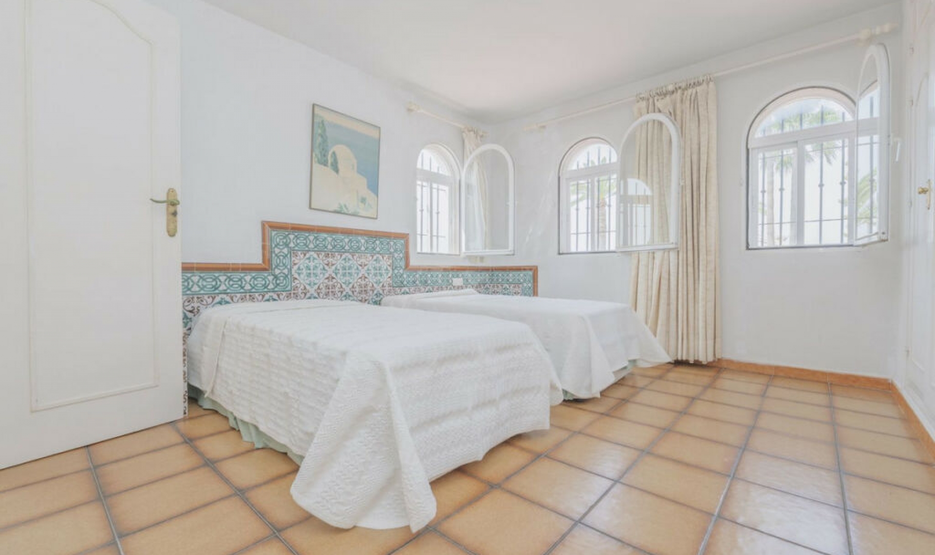 Resale - House -
Marbella