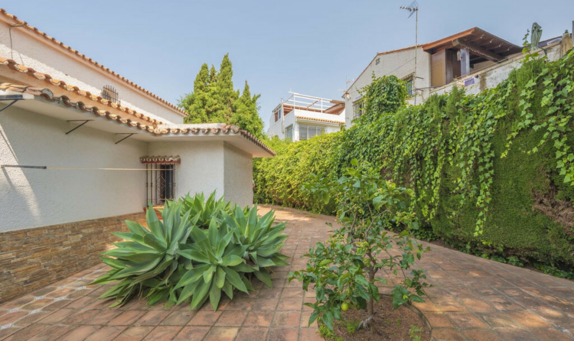 Resale - House -
Marbella