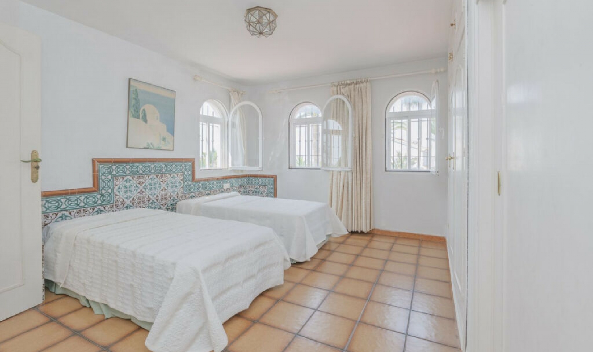 Resale - House -
Marbella