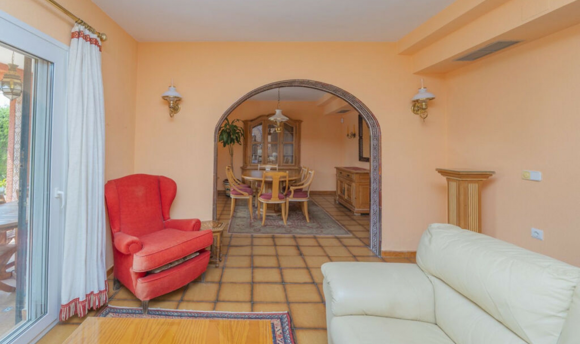 Resale - House -
Marbella