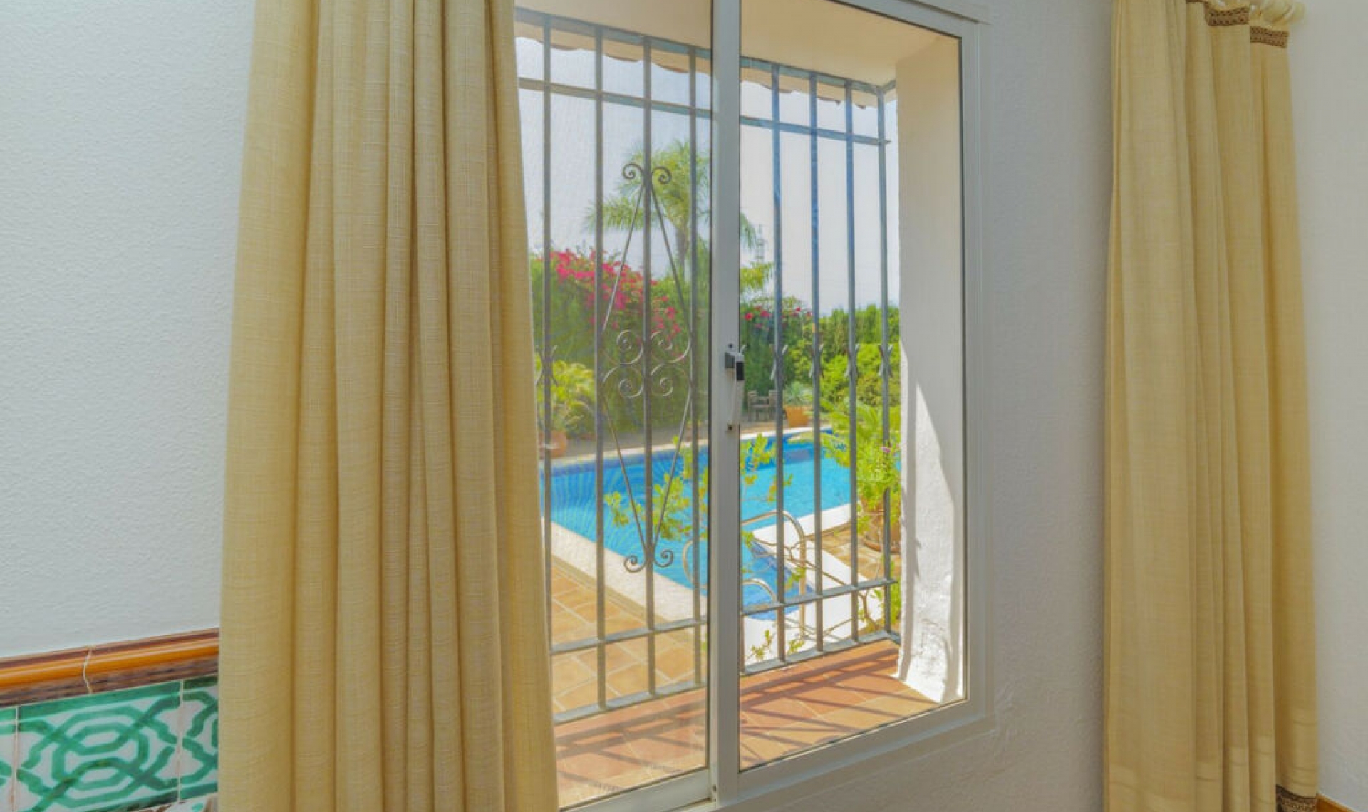 Resale - House -
Marbella