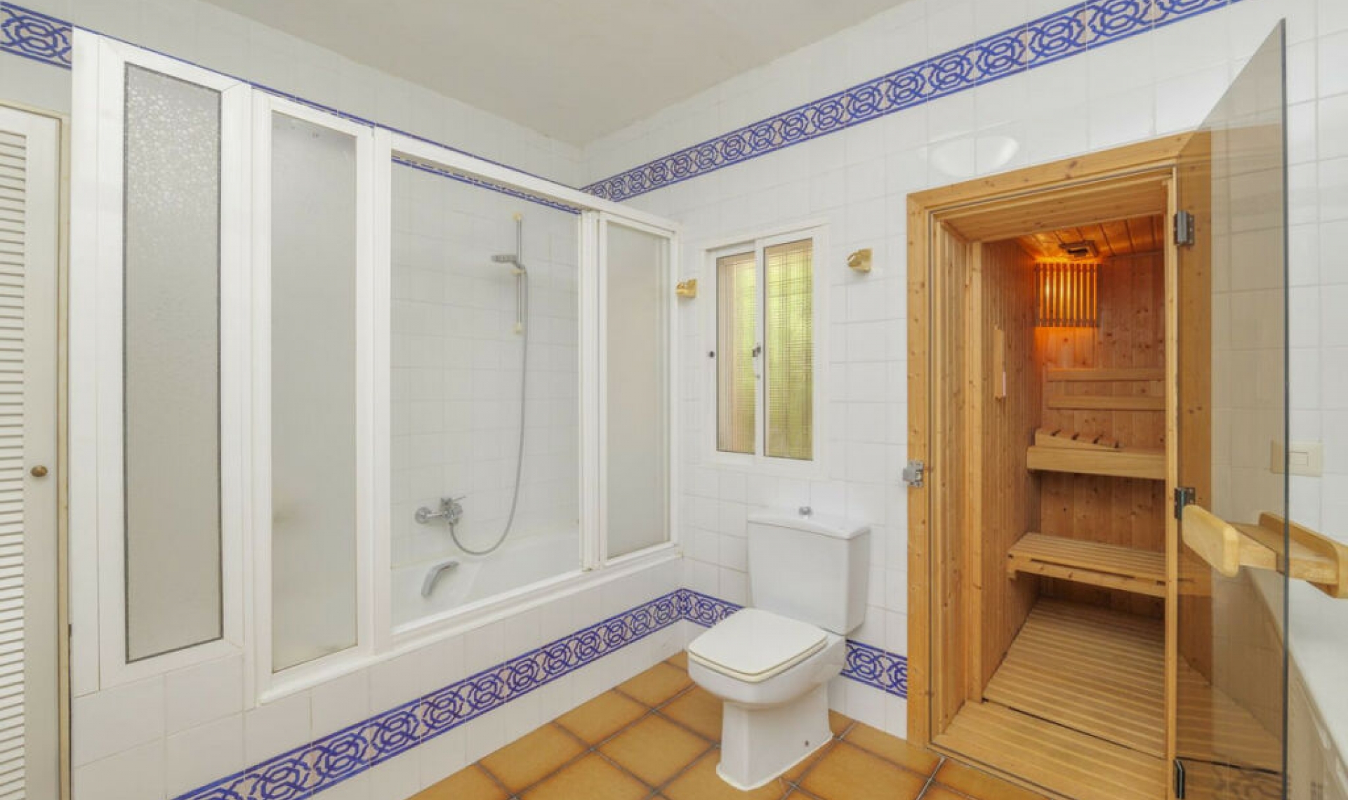 Resale - House -
Marbella