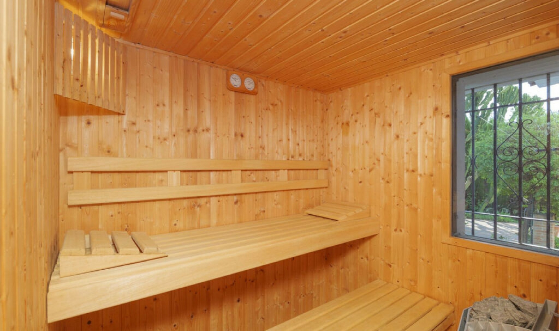 Resale - House -
Marbella