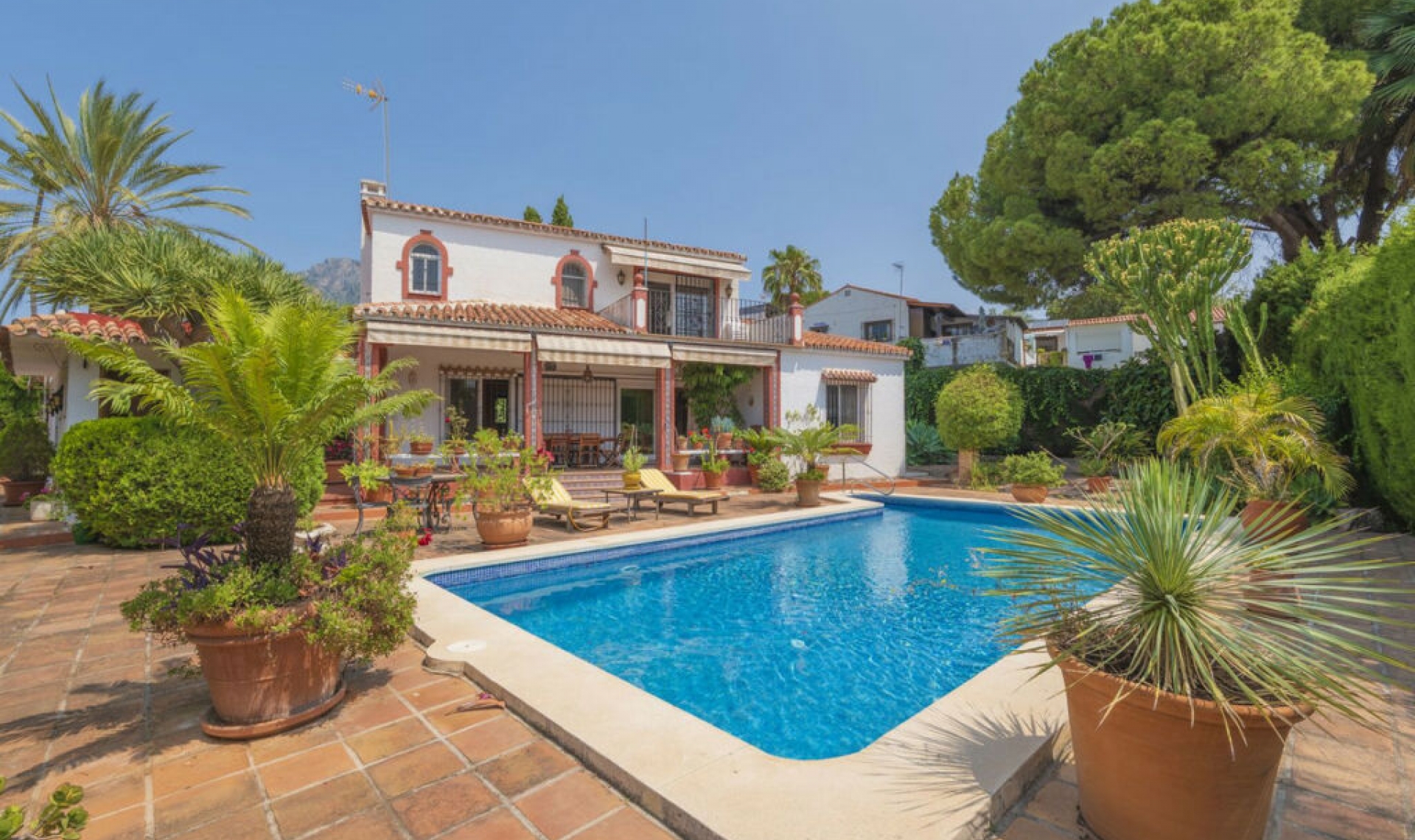 Resale - House -
Marbella