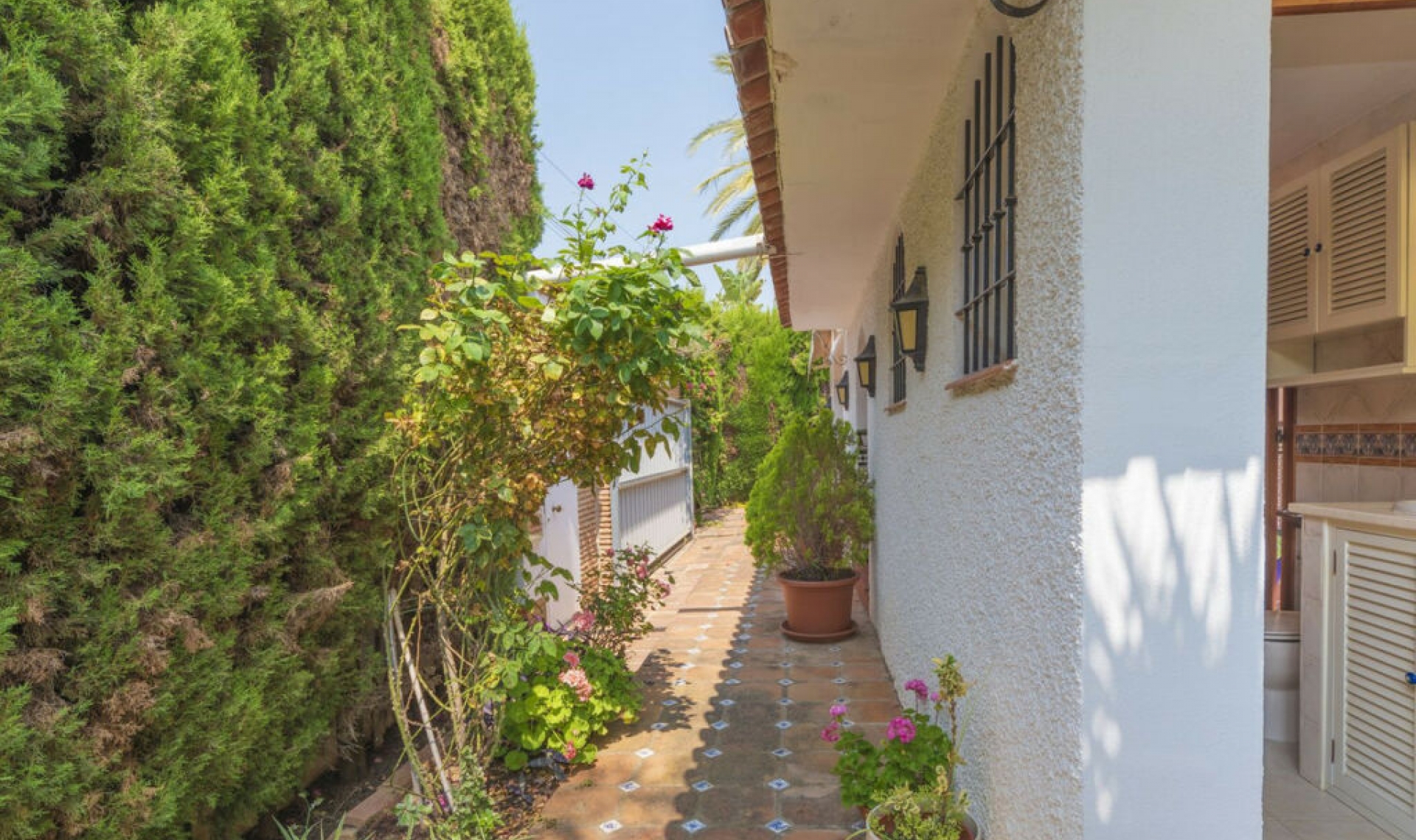 Resale - House -
Marbella