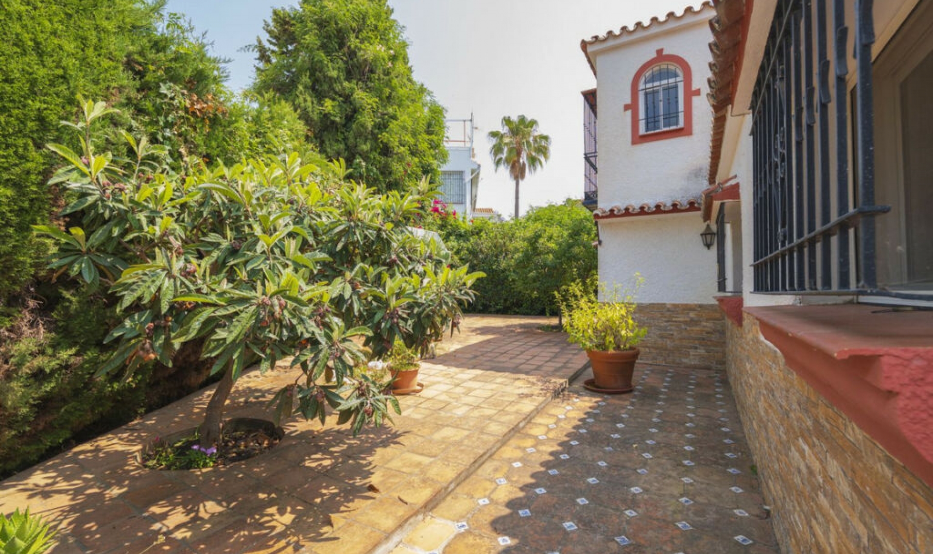 Resale - House -
Marbella