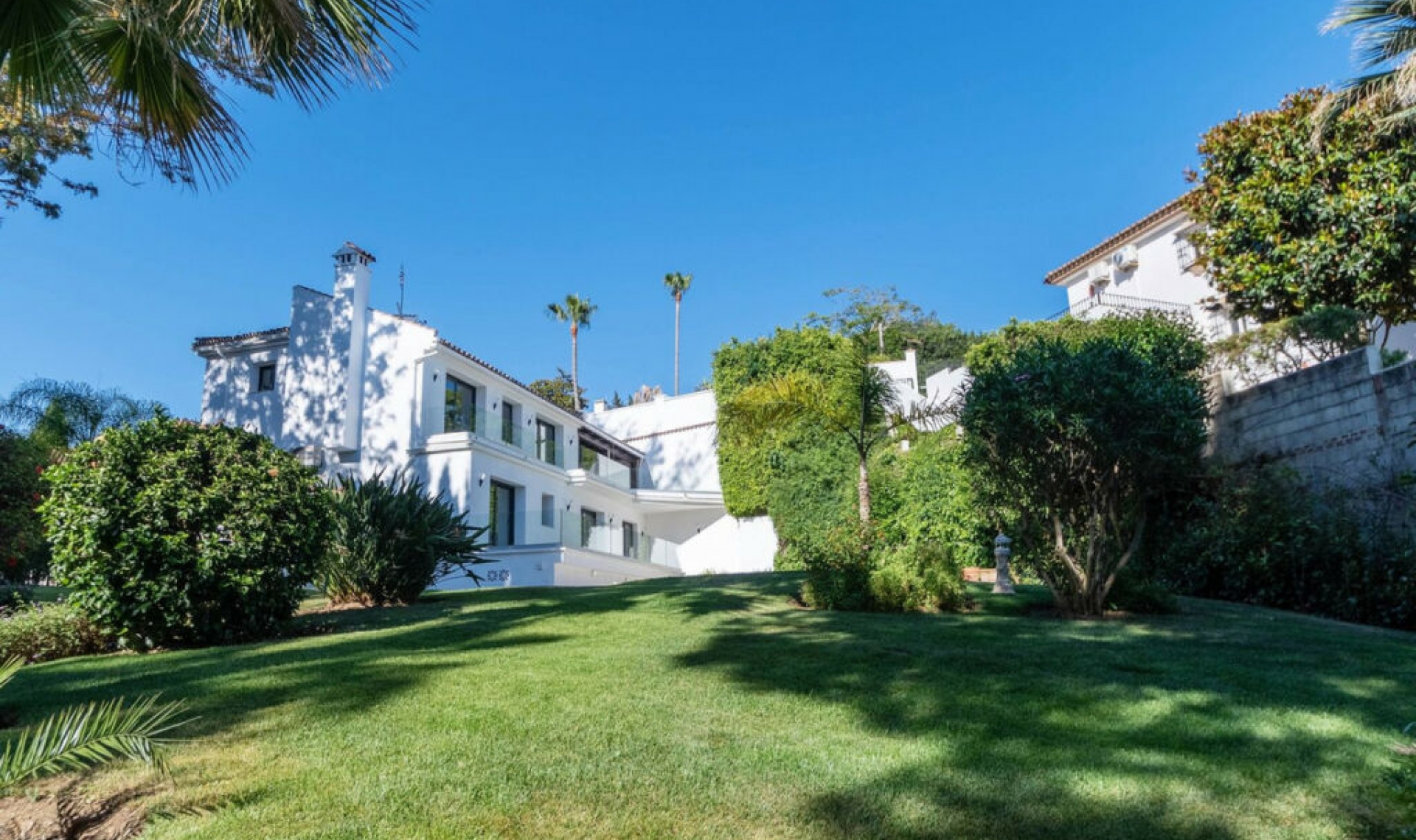 Resale - House -
Marbella