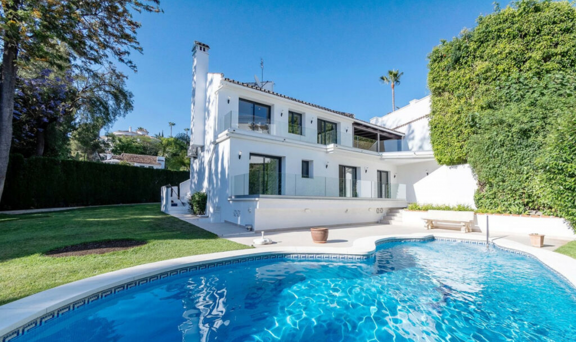 Resale - House -
Marbella