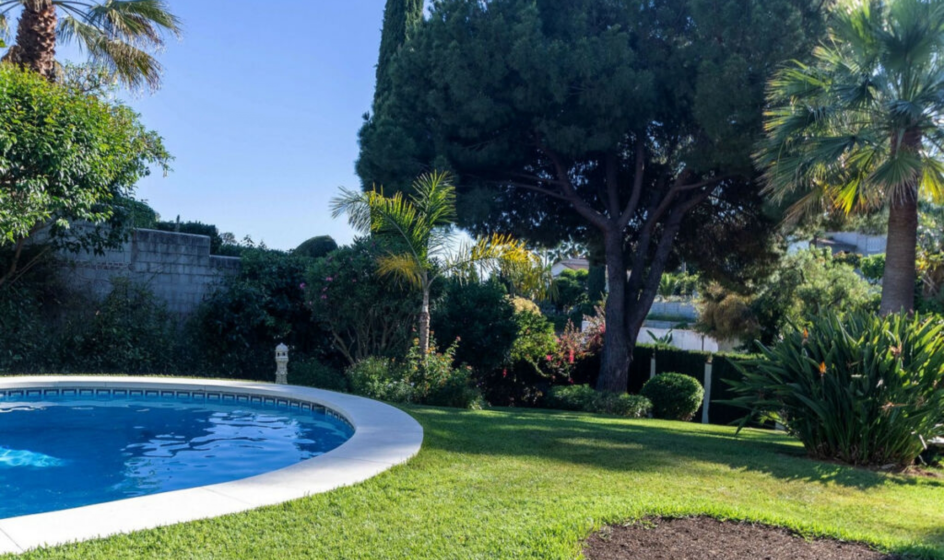 Resale - House -
Marbella