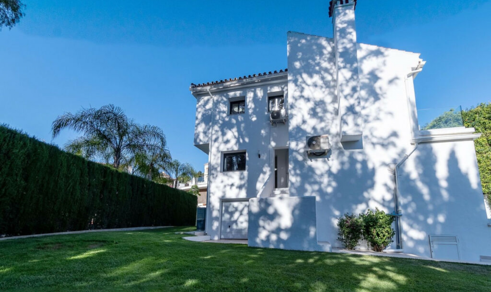 Resale - House -
Marbella